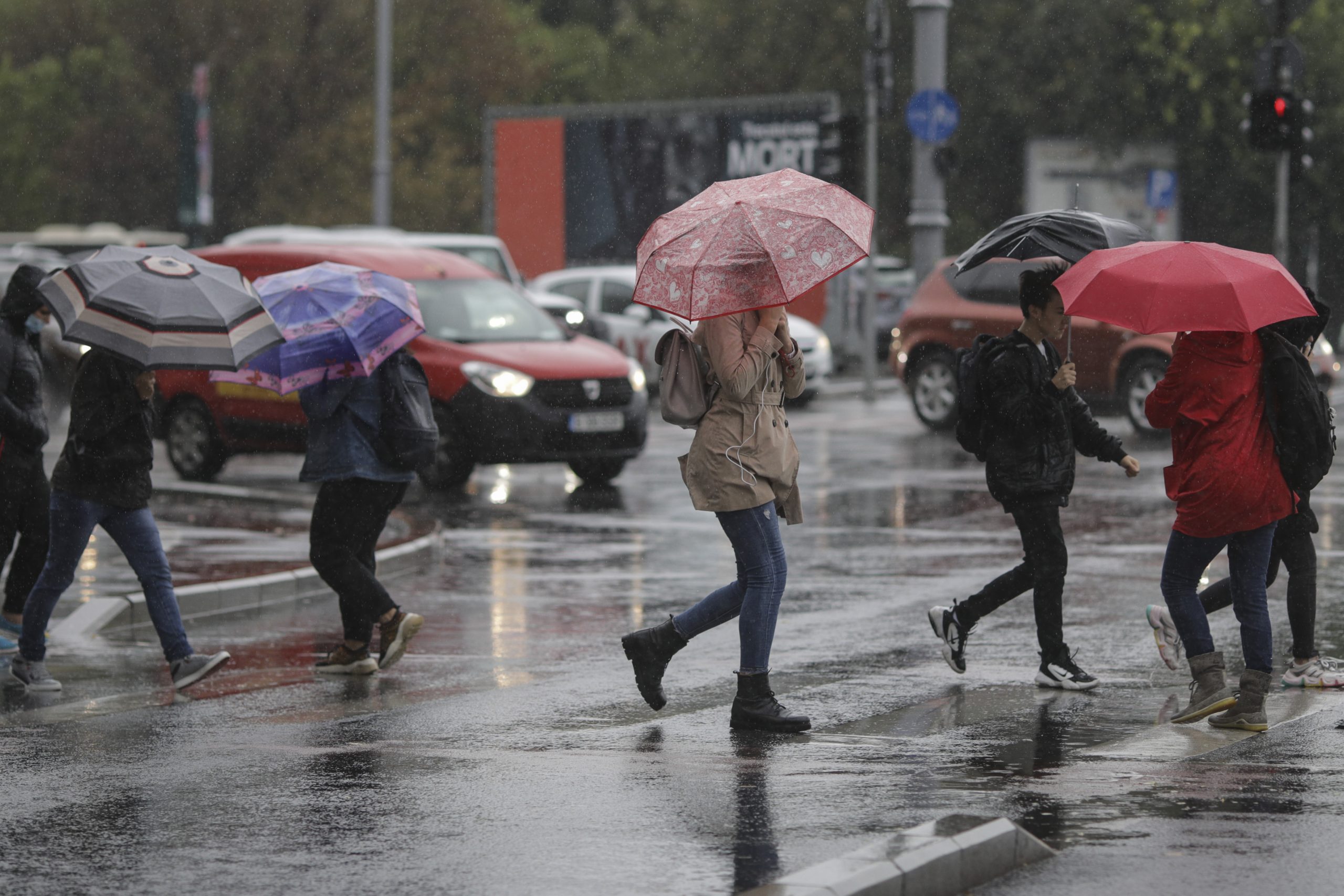Știi de vreme? ANM emite ploi în toată țara. Ce temperaturi te așteaptă la final de săptămână