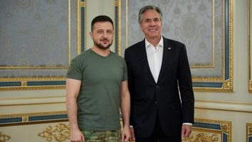 Blinken spune că armele americane „vor face diferența”, în cadrul vizitei sale de la Kiev. Între timp, Ucraina se confruntă cu o nouă ofensivă rusă