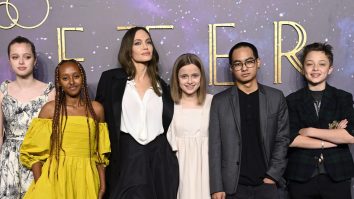 Angelina Jolie este acuzată că a sabotat relația celor șase copii ai săi cu Brad Pitt. Fostul bodyguard susține că actrița le-a spus copiilor să își evite tatăl