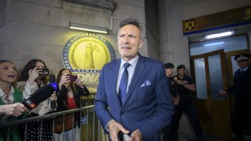 EXCLUSIV: Plănuiau revenirea la Putere. Generalul (r.) Dumitru Dumbravă, mâna dreaptă a fostului șef operativ al SRI, Florian Coldea: „E sfârșit de epocă. 2-3 luni mai strângeți din dinți. După aia știm cu cine vorbești: ministru, secretar de stat, e altă treabă. Credeți-mă! După ce se termină alegerile și se reface structura, osatura statului, trebuie să o luăm fix de la zero și avem un mare handicap, pentru că venim: „A! Păi voi ați fost cu… ăialalții!”.