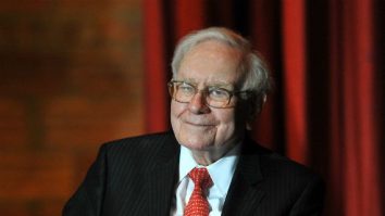 Warren Buffett compară Inteligența Artificială cu armele nucleare. Compania lui Buffett a început să folosească A.I.