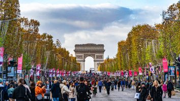 Champs-Élysées nu îi mai atrage pe turiști din cauza traficului. Cum vor francezii să readucă la viață bulevardul