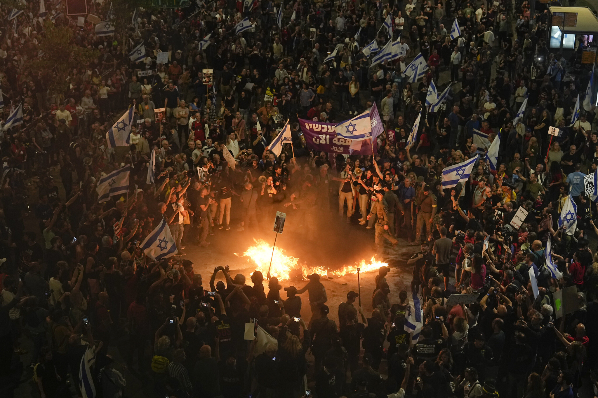 Israelul sărbătorește Ziua Memorială. Protestatarii din Tel Aviv cer eliberarea ostaticilor și alegeri noi