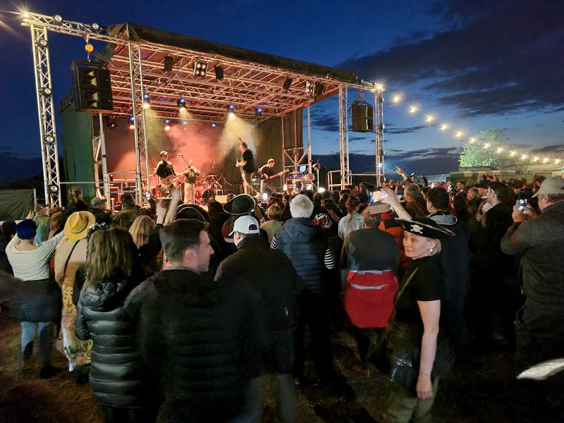 A început Festivalul Piraților la Sulina. Trupa White Mahala face senzație