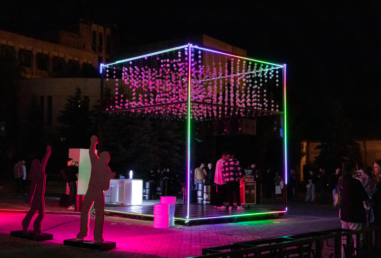 HazarDance aduce spectacolul la Romanian Creative Week. Organizator: „Înseamnă visare și dorința de a aduce pe meleagurile românești dansul contemporan și arta performativă”