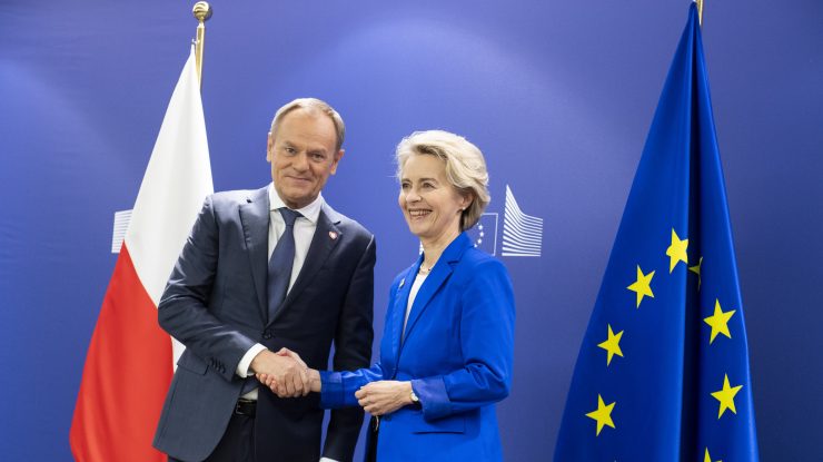 Comisia Europeană va pune capăt procedurii de sancționare a Poloniei