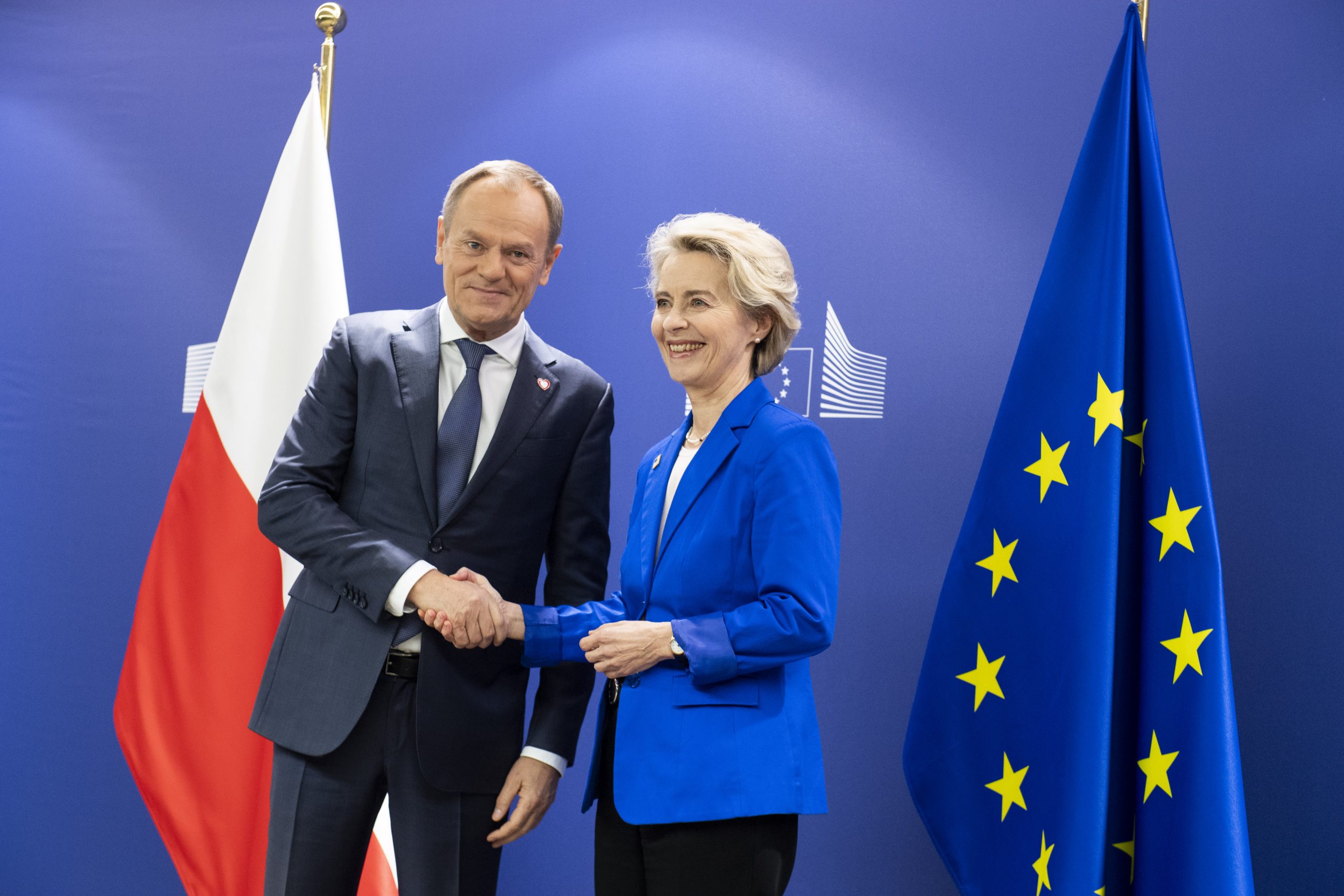 Comisia Europeană va pune capăt procedurii de sancționare a Poloniei