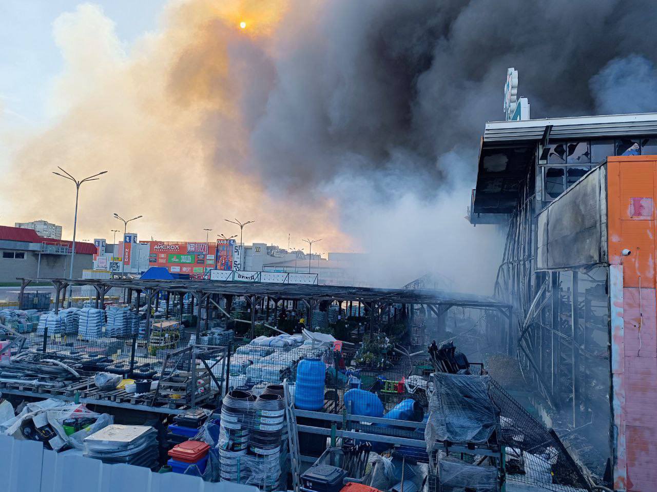 LIVE UPDATE. Război în Ucraina, ziua 823. Rusia a lovit cu brutalitate un supermarket din Harkov, folosind două bombe glisante