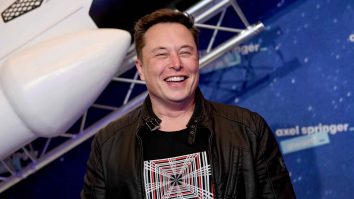 Elon Musk îşi consolidează imperiul: SpaceX cumpără xAI într-o tranzacţie de 250 de miliarde de dolari şi duce evaluarea producătorului de rachete la 1.250 mii de miliarde de dolari. Musk vrea să câştige cursa AI prin dezvoltarea de centre de date în spaţiu