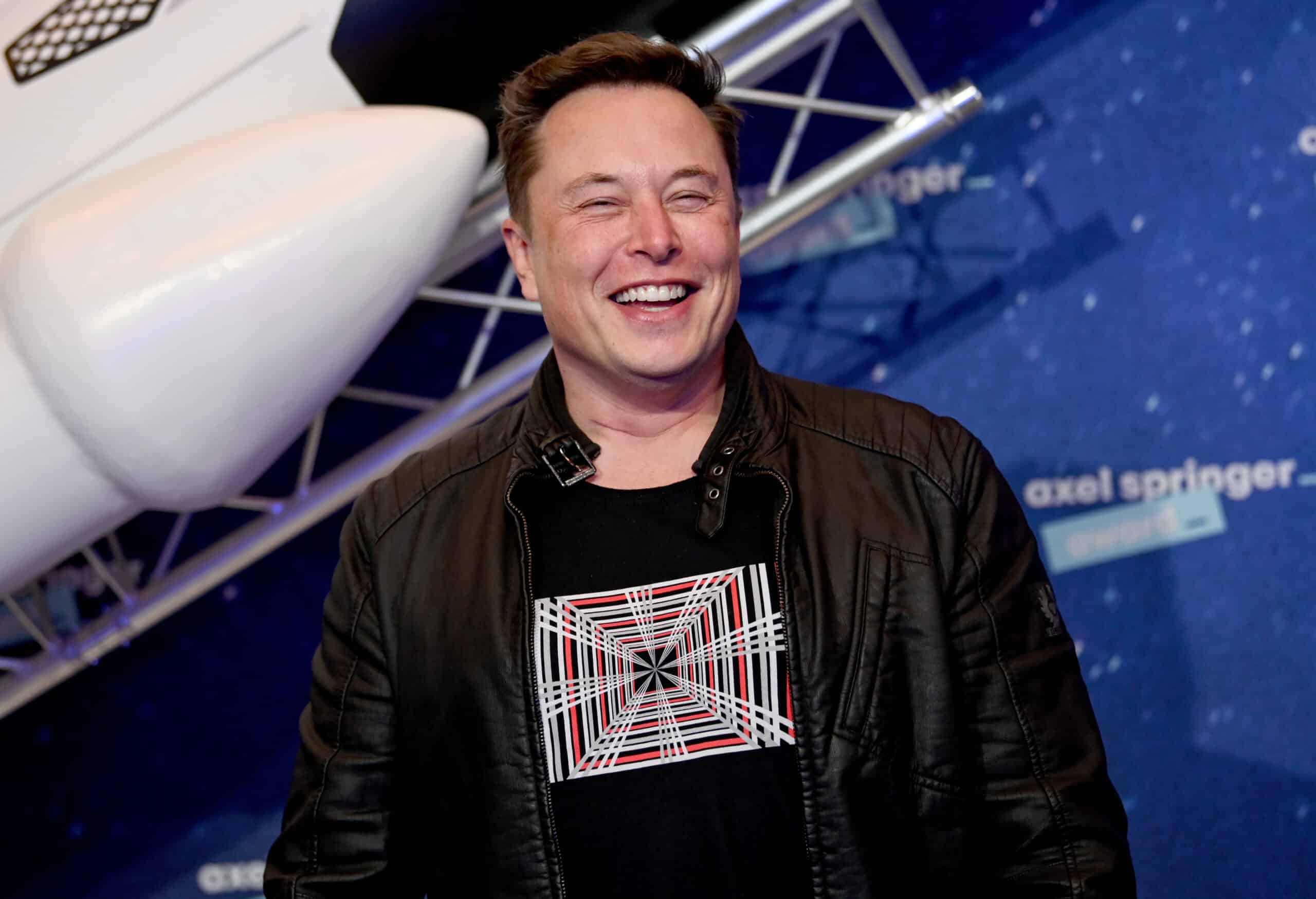 Elon Musk îşi consolidează imperiul: SpaceX cumpără xAI într-o tranzacţie de 250 de miliarde de dolari şi duce evaluarea producătorului de rachete la 1.250 mii de miliarde de dolari. Musk vrea să câştige cursa AI prin dezvoltarea de centre de date în spaţiu