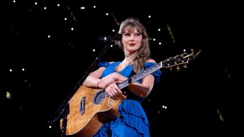 VIDEO. Taylor Swift a rămas aproape dezbrăcată pe scenă. Rochia ei s-a rupt în timpul unui concert în Stockholm