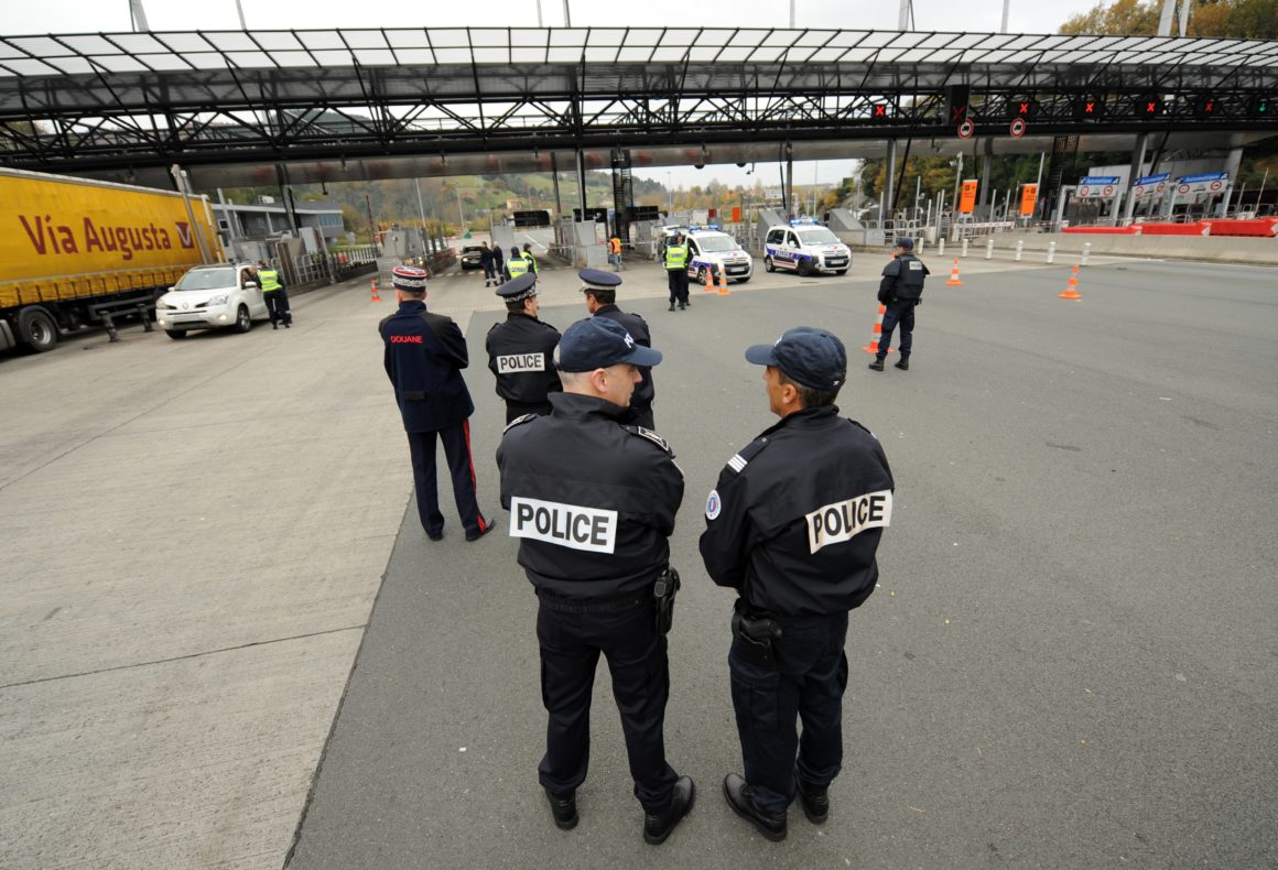 O grupare de infractori români jefuiește lăcașuri de cult din SUA. Cum acționează ROMAs