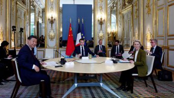 Emmanuel Macron și Ursula von der Leyen pun presiune pe Xi Jinping în cadrul discuțiilor de la Paris