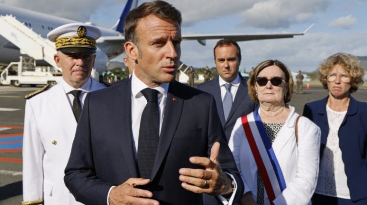 Emmanuel Macron a sosit în Noua Caledonie pentru a calma tensiunile după mai mult de o săptămână de revolte care s-au soldat cu șase morți