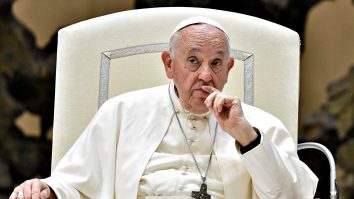 Papa Francisc va fi spitalizat pentru tratament împotriva bronșitei și investigații medicale, anunță Vaticanul