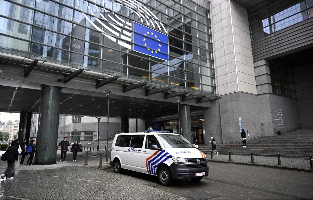 Parchetul belgian a făcut percheziții la birouri ale PE din Belgia și Franța. Rusia ar fi plătit oficiali europeni