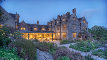 Unde mergi să te relaxezi în Franța? Dacă preferi soarele, poți merge în Provence, la Lily of The Valley