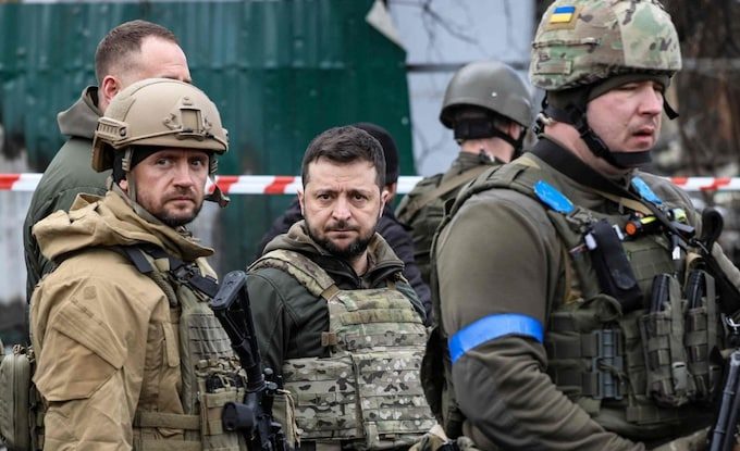 Doi oficiali ucraineni sunt acuzați de trădare din cauza unui presupus complot rusesc de a-l ucide pe Zelenski. Președintele ucrainean a fost ținta mai multor atentate rusești