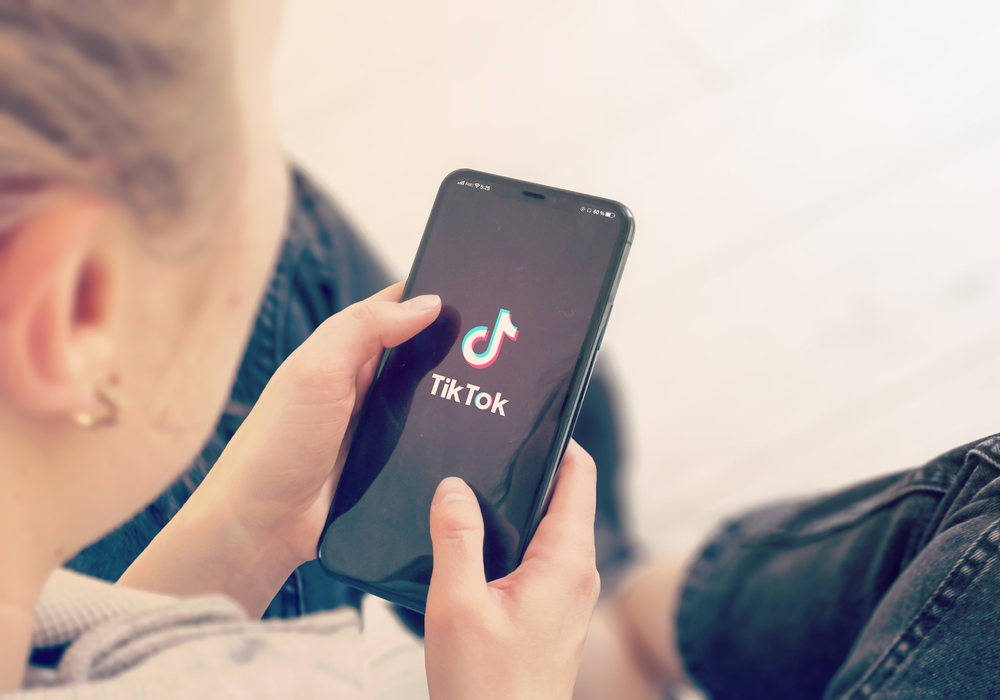 TikTok ar putea deveni o platformă pentru educație nutrițională. Expert în comunicare: „Indiferent de tipul de educație, cel care o face trebuie să fie îndreptățit să o facă”