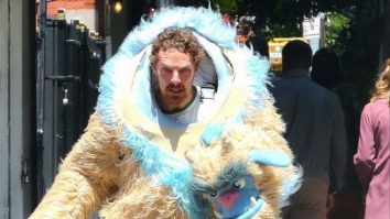 Benedict Cumberbatch dezvăluie detalii despre serialul „Eric”: „Să mă îmbrac în monstru este unul dintre cele mai ridicole lucruri pe care le-am făcut”
