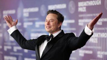 Elon Musk concediază 500 de angajați. Rețeaua Supercharging a Tesla a fost eliminată