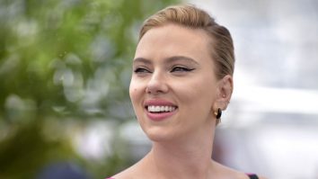 OpenAI, în război cu Scarlett Johansson după ce ar fi folosit o voce similară cu a ei pentru ChatGPT