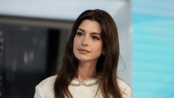 VIDEO. Anne Hathaway și-a făcut debutul pe Tiktok. Ce videoclip a postat actrița pentru prima dată