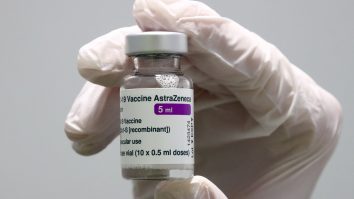 AstraZeneca retrage de pe piață vaccinul pentru COVID-19, Vaxzevria. Care sunt motivele