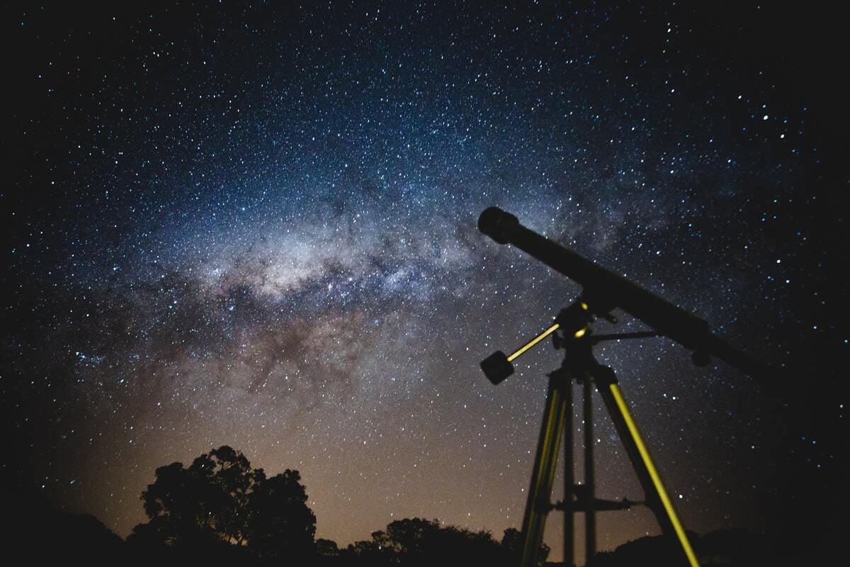 Astăzi este Ziua Internațională a Astronomiei. Ce lucruri noi poți descoperi la AstroFest