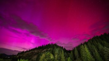 Aurora boreală a fost vizibilă în România. Fotograf: „Mi-am luat repede ghiozdanul. Se vedea grozav”