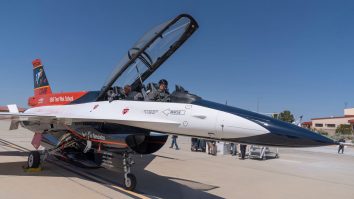 Premieră în aviație. Un avion de război F-16 a zburat, fiind controlat de Inteligența Artificială