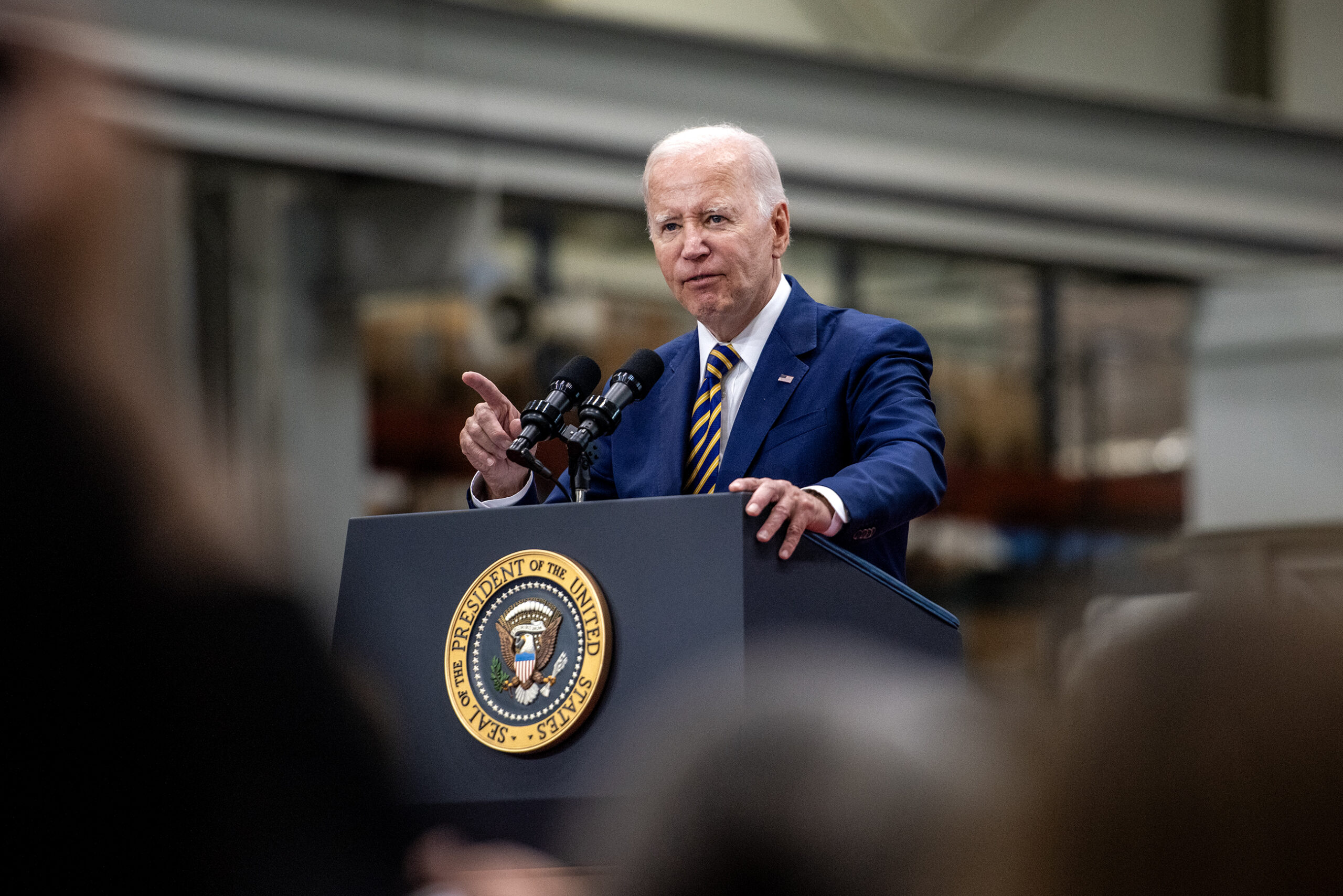 Administrația Biden va crește de 4 ori tariful pe EV-urile importate din China. China critică planurile SUA