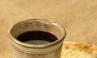 Topul celor mai bune vinuri la masa de Paște. Cu ce se potrivește friptura de miel?