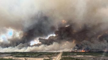 Mii de canadieni au primit ordin să își părăsească locuințele din British Columbia. Incendiul de vegetație avea o suprafață de 8 km pătrați