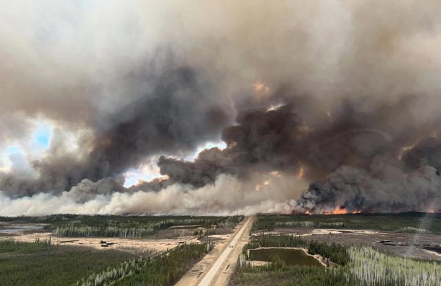 Mii de canadieni au primit ordin să își părăsească locuințele din British Columbia. Incendiul de vegetație avea o suprafață de 8 km pătrați