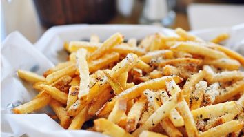 Cartofii franțuzești au fost trecuți pe lista neagră. Ce restricții alimentare mai au cei 15.000 de atleții la Jocurile Olimpice