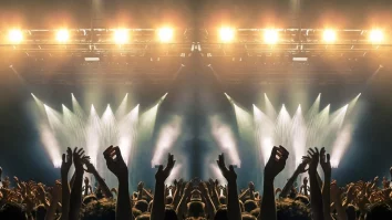 STUDIU. Banii investiți în experimente te scapă de singurătate și izolare. Cum influențează materialismul conexiunile sociale