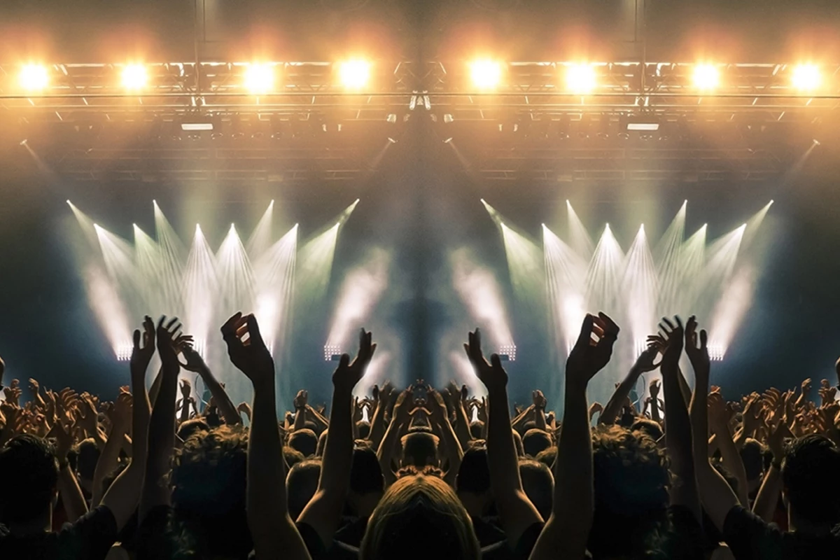 STUDIU. Banii investiți în experimente te scapă de singurătate și izolare. Cum influențează materialismul conexiunile sociale