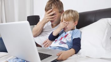 Tu știi ce face copilul tău pe internet? Premierul danez solicită o limită de vârstă de peste 15 ani pentru rețelele de socializare în UE