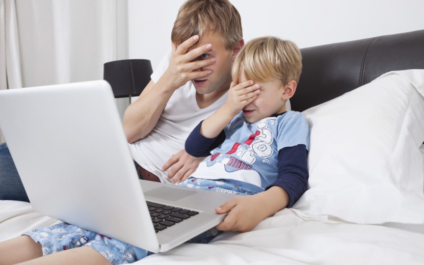 Tu știi ce face copilul tău pe internet? Premierul danez solicită o limită de vârstă de peste 15 ani pentru rețelele de socializare în UE