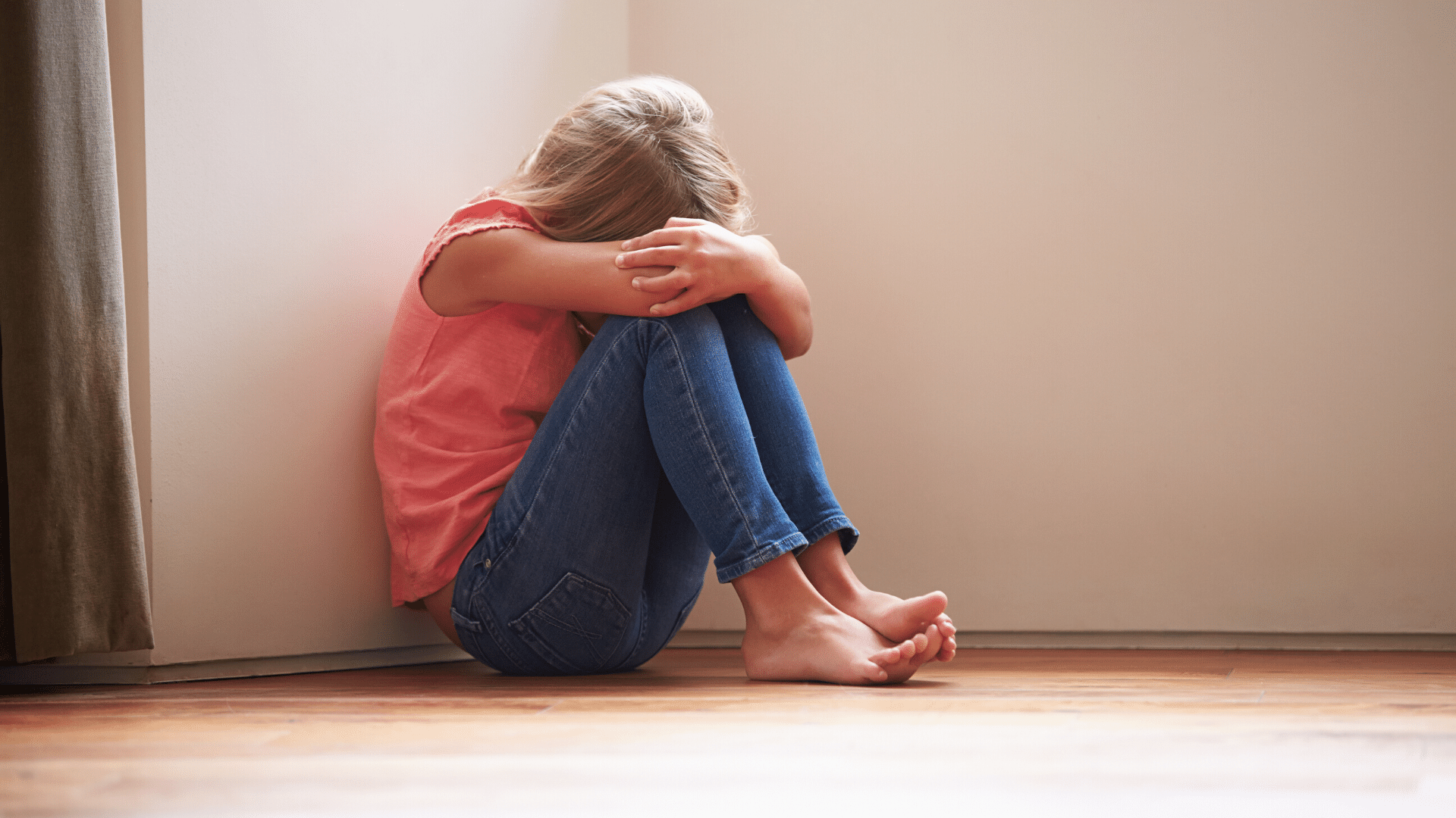 Cum recunoști depresia la copil? Părinții trebuie să vadă când este capabil să iasă dintr-o tristețe prelungită sau dintr-o stare de spirit scăzută