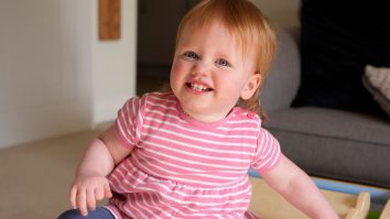 Un copil din Marea Britanie și-a recăpătat auzul în primul studiu de terapie genetică din lume. Cum a fost acel lucru posibil