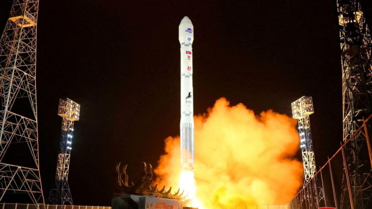 Ultimul satelit de spionaj al Coreei de Nord a explodat în aer. Coreea de Nord dă vina pe noul său motor cu oxigen lichid