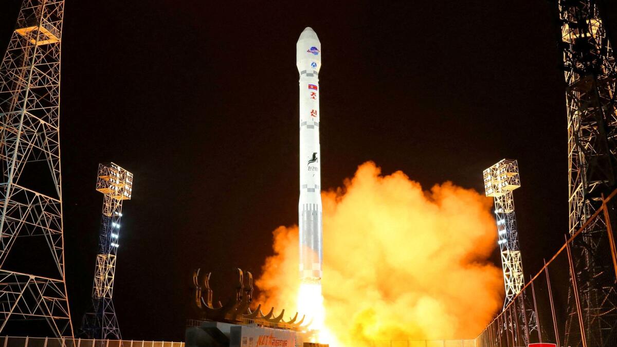 Ultimul satelit de spionaj al Coreei de Nord a explodat în aer. Coreea de Nord dă vina pe noul său motor cu oxigen lichid