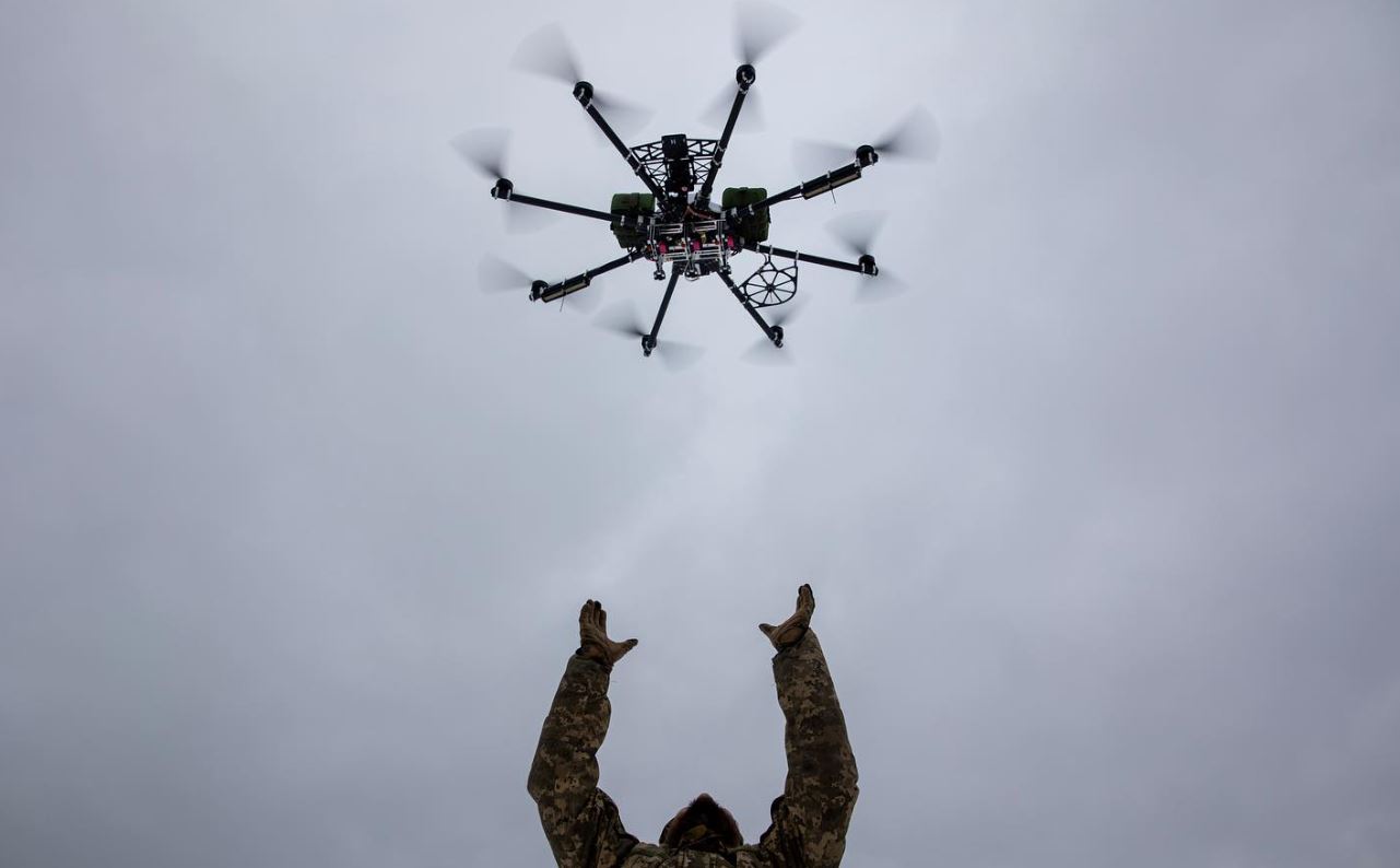 Roboții militari ai viitorului sunt testați în Ucraina: „Dronele controlate de A.I. pot face în câteva secunde ceva ce unui om i-ar luat câteva ore”