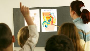 Școlile din Marea Britanie nu mai predau educație sexuală copiilor sub 9 ani. Profesorii nu mai au voie să vorbească despre identitatea de gen