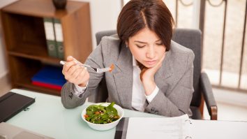 Jumătate dintre femeile care lucrează spun că sunt mult mai stresate la job față de anul trecut. Care sunt motivele