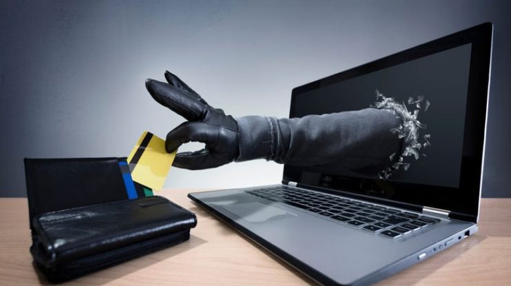 Românii nu ştiu să se ferească de fraudele online. O treime dintre adulţi nu verifică dacă pagina magazinului e reală