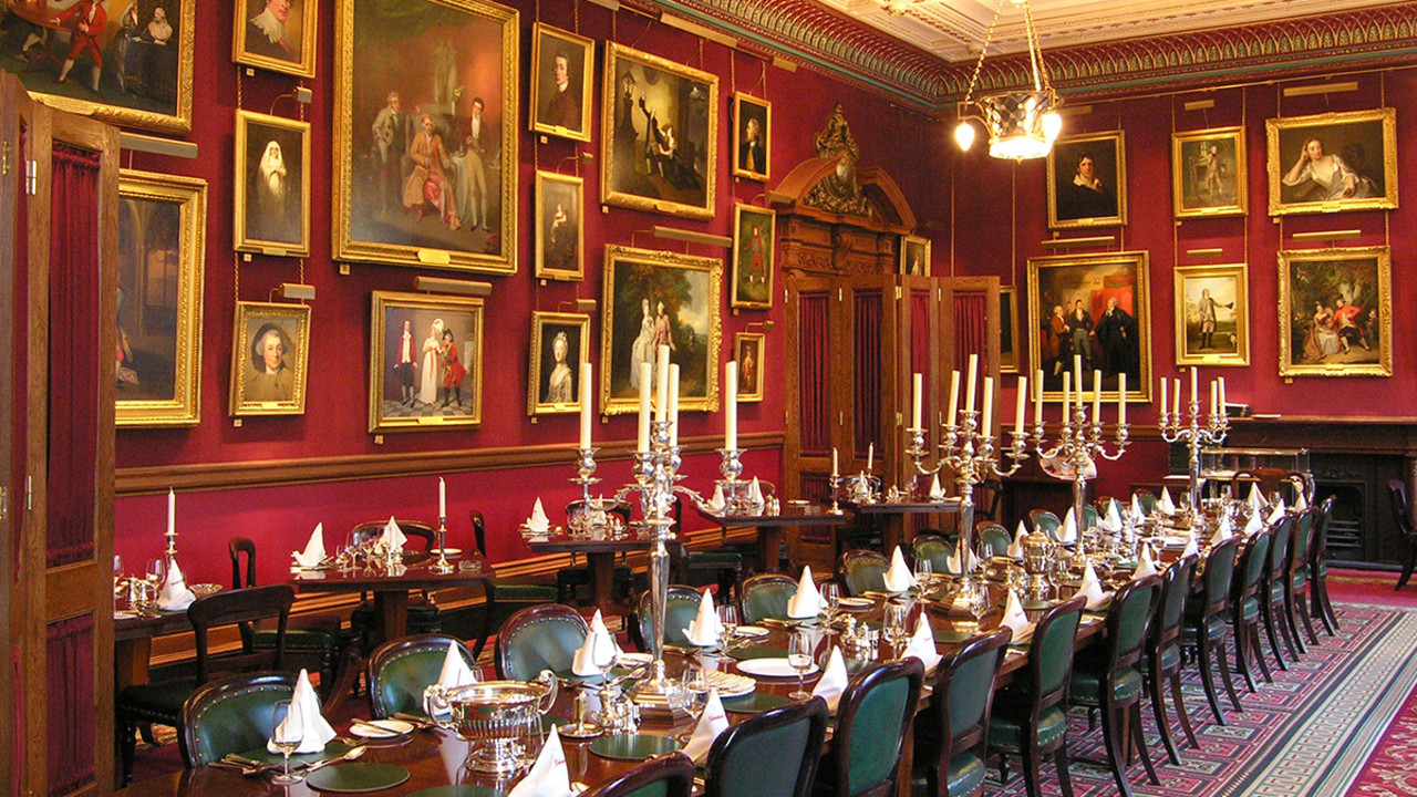 În premieră, Clubul Garrick din Londra, vechi de aproape 200 de ani, le permite femeilor să devină membre