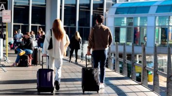 Gen Z nu prea mai vrea să rămână în țară. 23% dintre tinerii de la noi plănuiesc să se mute în străinătate